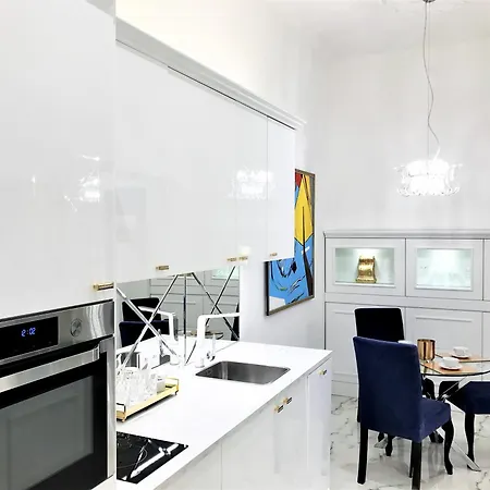 Mondrian Luxury Suites & Apartments Market Square IV Warsaw Room photo