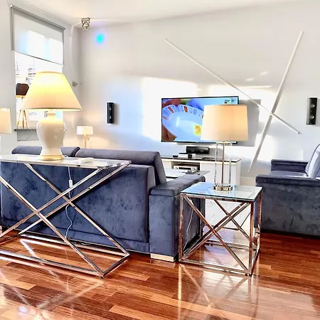 Mondrian Luxury Suites & Apartments Market Square IV Warsaw Room photo