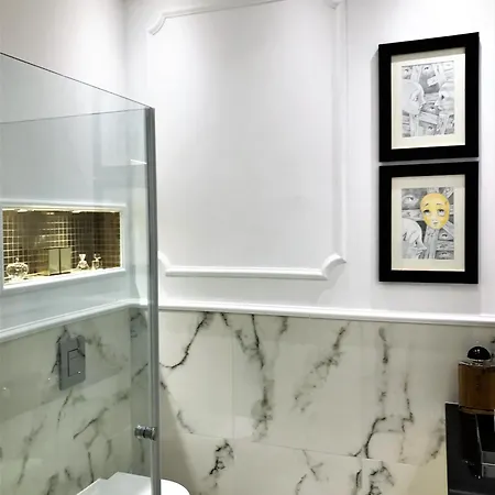 Mondrian Luxury Suites & Apartments Market Square IV Warsaw Room photo