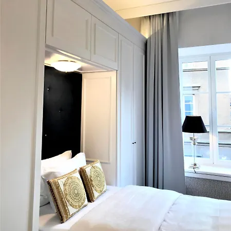 Mondrian Luxury Suites & Apartments Market Square IV Warsaw Room photo