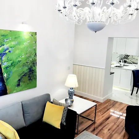 Mondrian Luxury Suites & Apartments Market Square IV Warsaw Room photo