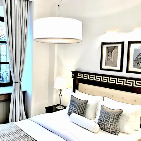 Mondrian Luxury Suites & Apartments Market Square IV Warsaw Room photo