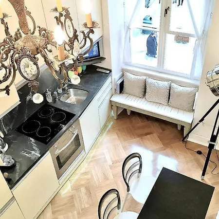 Mondrian Luxury Suites & Apartments Market Square IV Warsaw Room photo