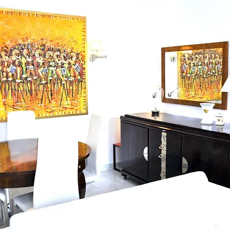 Mondrian Luxury Suites & Apartments Market Square IV Warsaw Room photo