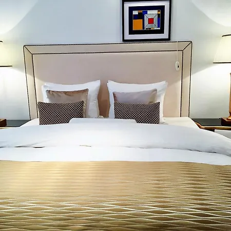 Mondrian Luxury Suites & Apartments Market Square IV Warsaw Room photo