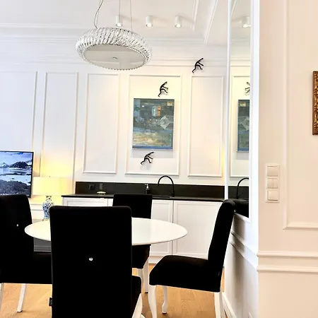 Mondrian Luxury Suites & Apartments Market Square IV Warsaw Room photo